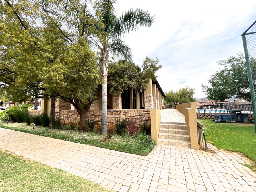 5 Bedroom Property for Sale in Birdwood Estate North West